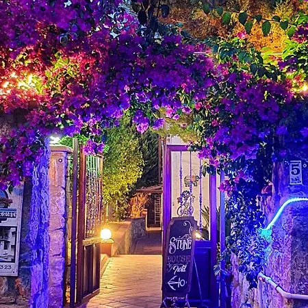 Stone House Aparthotel 3*