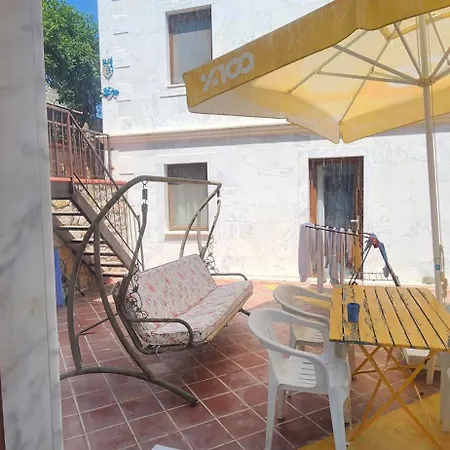 Stone House מלון דירות 4*