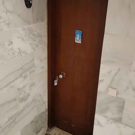 מלון דירות Stone House 4*