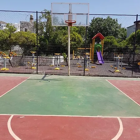 מלון דירות Stone House 4*