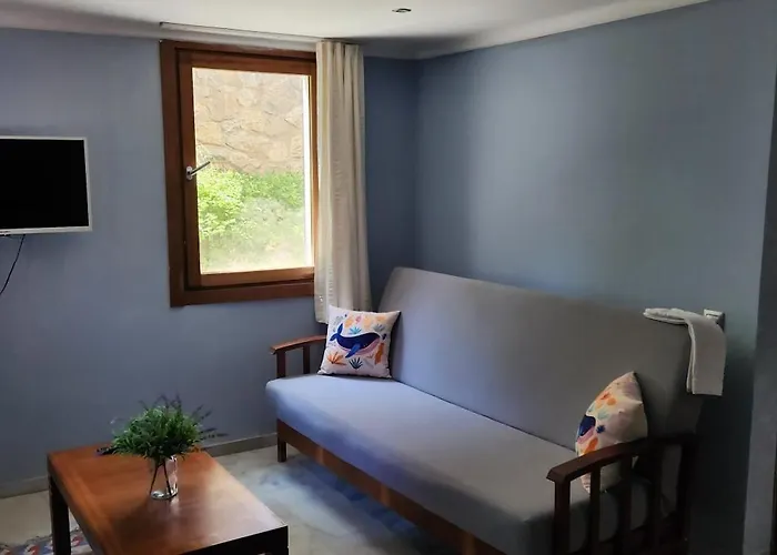 מלון דירות Stone House 4*