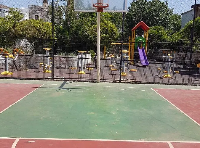 מלון דירות Stone House 4*